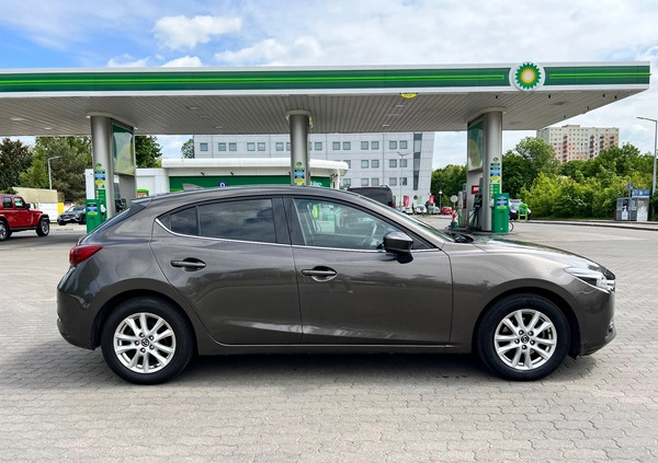 Mazda 3 cena 38900 przebieg: 253000, rok produkcji 2017 z Poznań małe 301